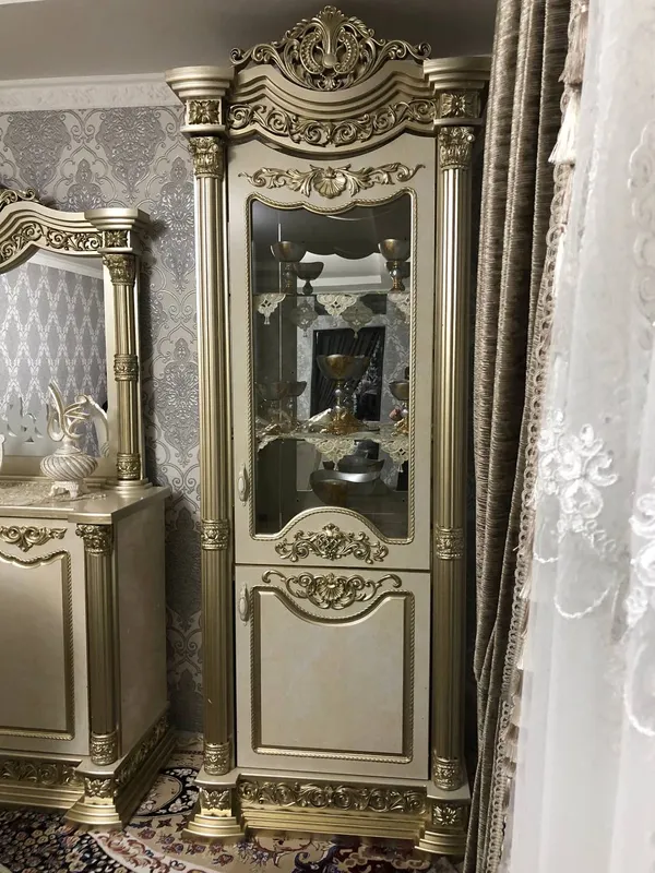 mebel gostinniy komod pinal