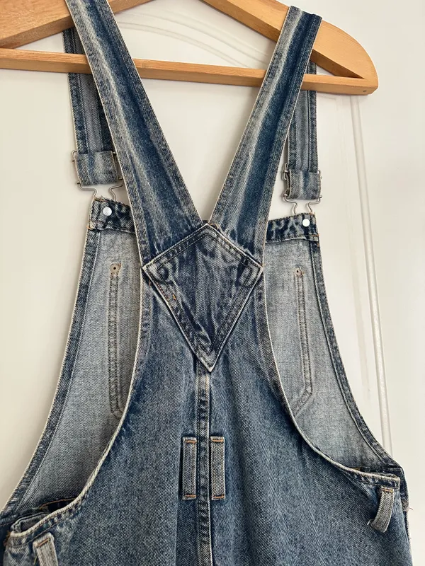 Женский джинсовый комбинезон от бренда Pull&Bear 3 Женский джинсовый комбинезон от бренда Pull&Bear 3