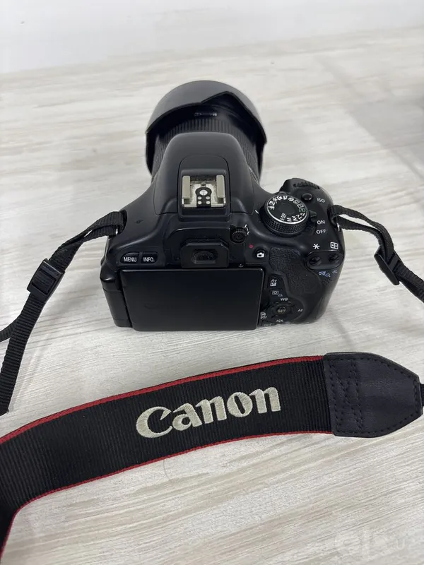 Зеркальный фотоаппарат Canon EOS 600D Kit 18-135mm IS 6 Зеркальный фотоаппарат Canon EOS 600D Kit 18-135mm IS 6