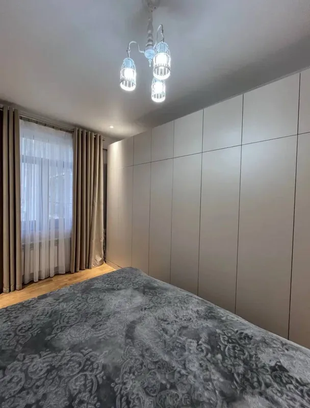 Yakkasaroyda 130 m² maydonga ega 4 xonali kvartira sotiladi 6