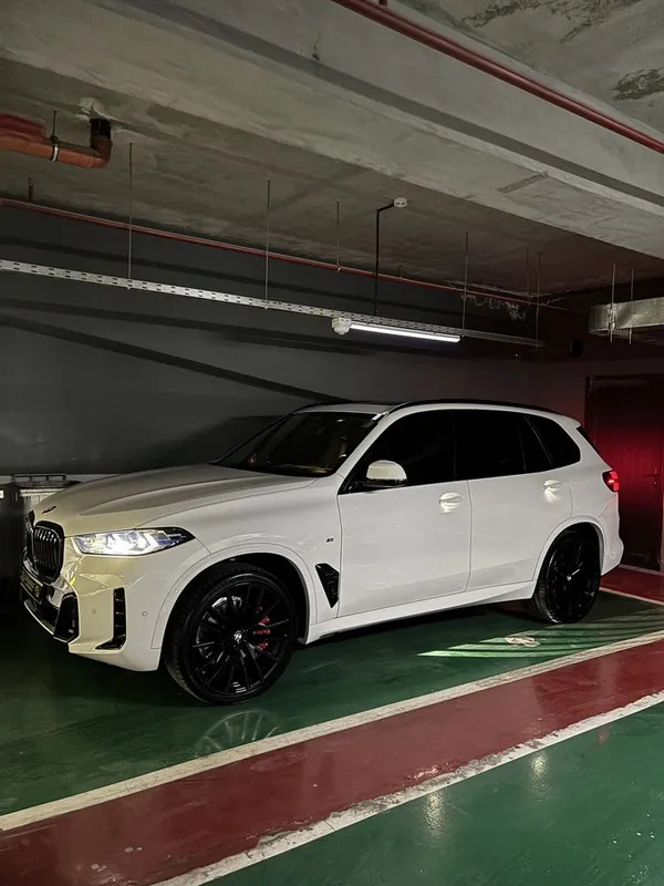 Bmw x5 40i 2025 — фото 1