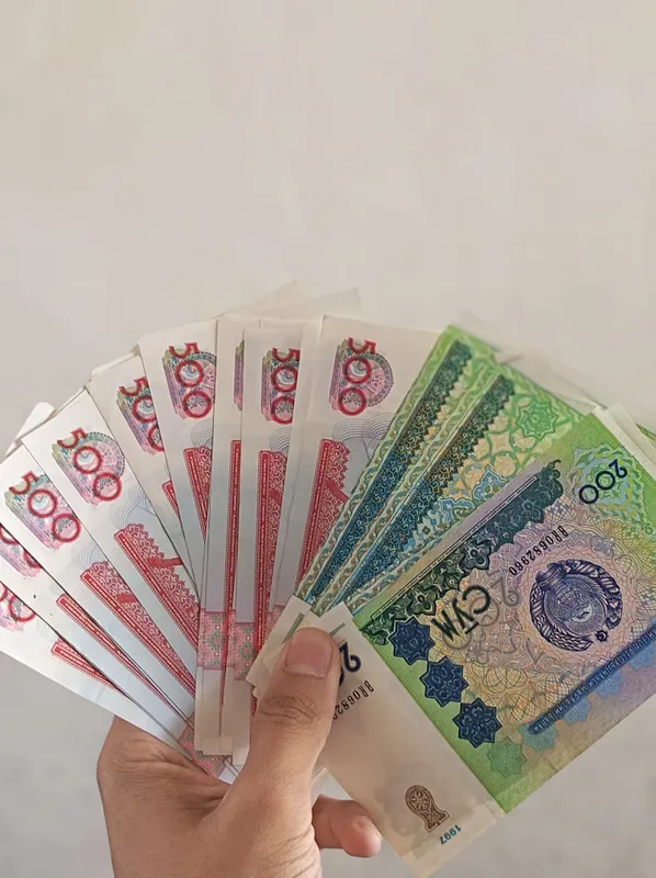 uzb so'm 100somlik,200somlik,500somlik 3 uzb so'm 100somlik,200somlik,500somlik 3