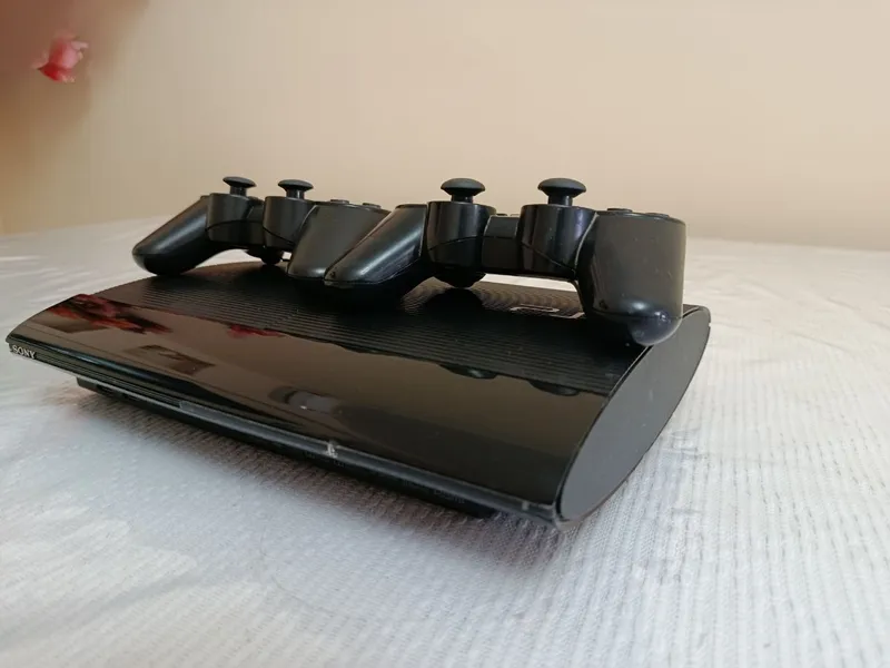 PlayStation 3 super slim — фото 3