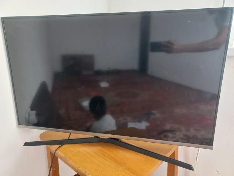 Samsung EKRANI SINGAN televizor sotiladi