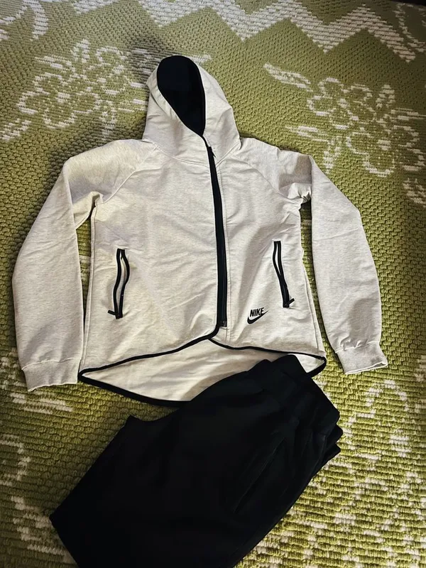 Спортивный женский костюм NIKE