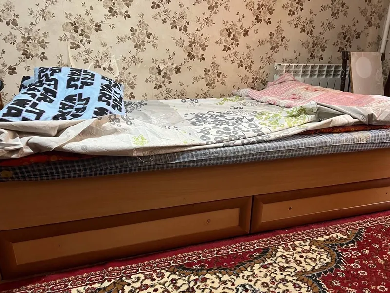Шкаф парта ва йотог'и сотилади 3 Шкаф парта ва йотог'и сотилади 3