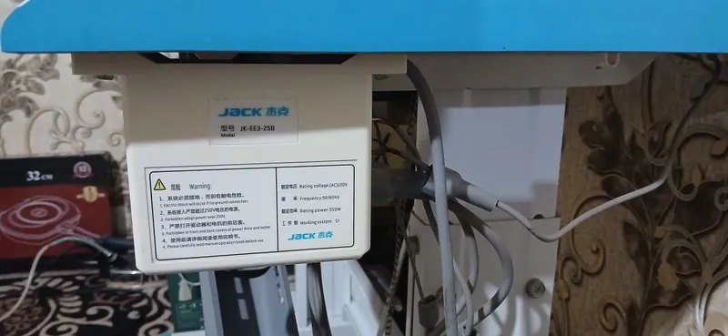 Jack E3 4ipli sanoat overlok tikuv mashinasi 4 Jack E3 4ipli sanoat overlok tikuv mashinasi 4