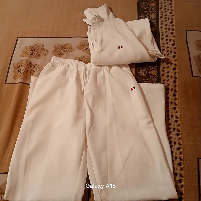 XL   komplekt yangi kiyilmagan Oq rangda