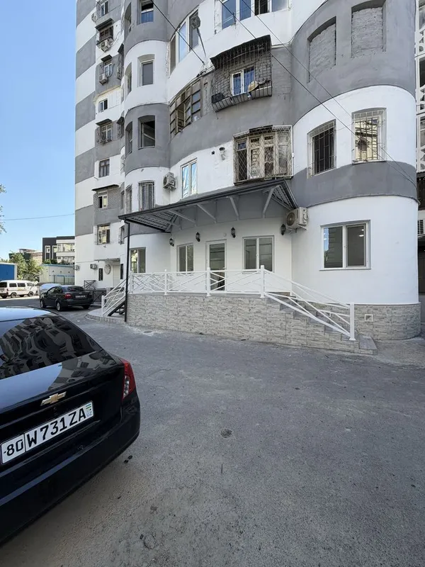 Юнусабад на против Шох сарой 110 м2 ремонтом дол дороге — фото 1