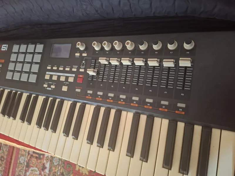Akai Professional MPK61 MIDI Keyboard — фото 2