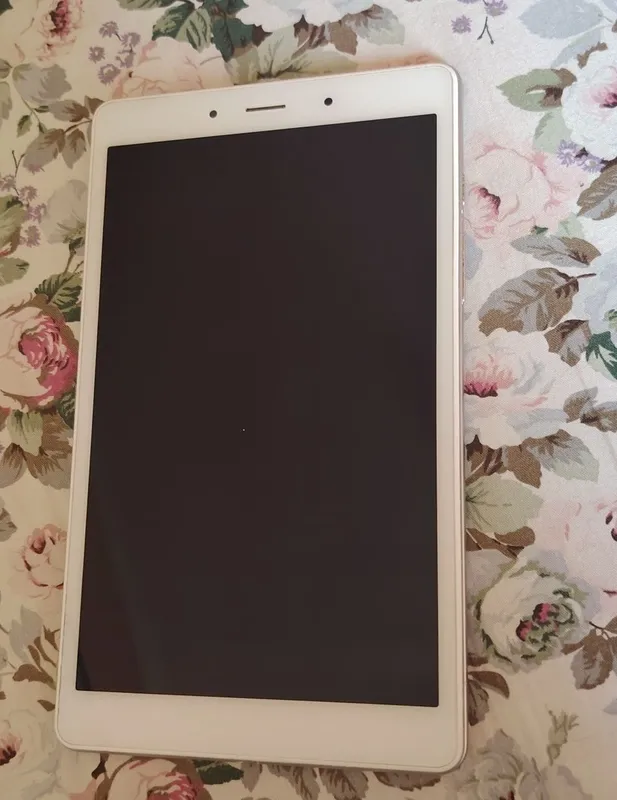 Продаётся планшет Samsung galaxy tab a 8.0 LTE SM-T295 Silver 2