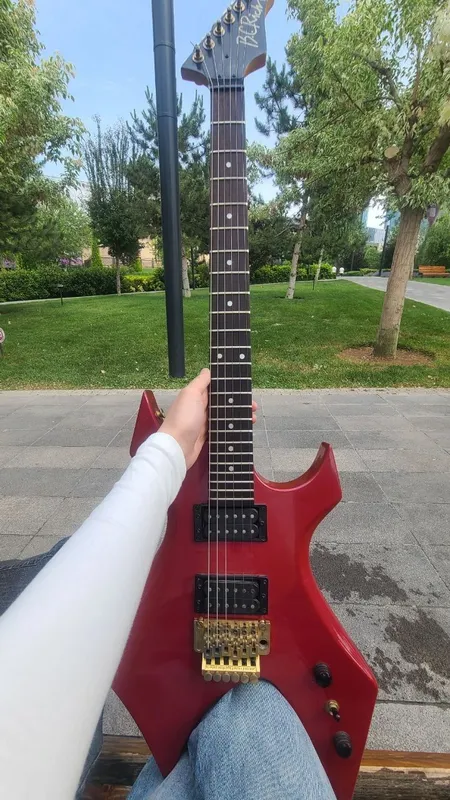 B.C.Rich warlock rave 2 gitara + Vox kombo kuchaytirgich 1 B.C.Rich warlock rave 2 gitara + Vox kombo kuchaytirgich 1
