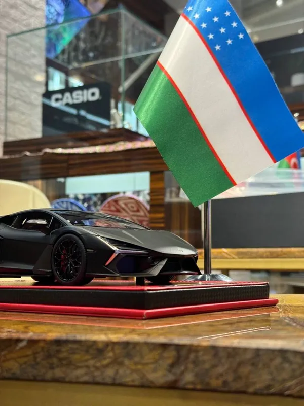 1:18 o‘lchamdagi kolleksion Lamborghini modeli 7