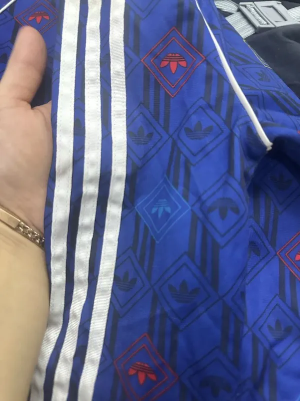 Спортивная кофточка adidas 3 Спортивная кофточка adidas 3