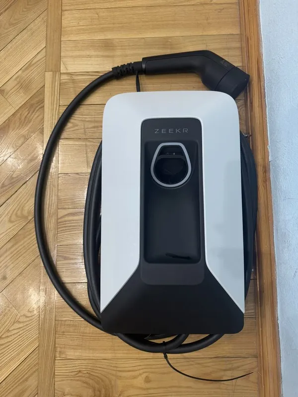 Зарядная станция Zeekr