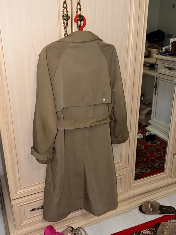 Ayollar uchun zamonaviy trench-plash sotiladi 2