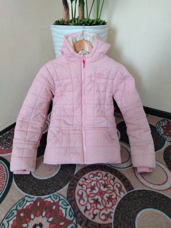 Курточка на девочек 12-13 лет.