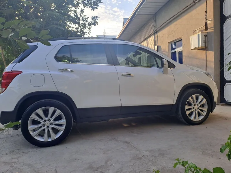 Chevrolet Tracker sotiladi yili 2020 30ming benzin xolati ideal — фото 1