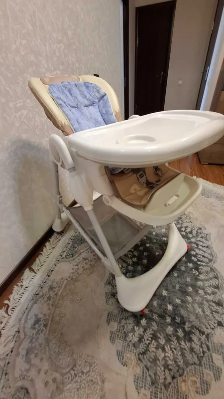 Продаётся детский стульчик для кормления Karmababy 1 Продаётся детский стульчик для кормления Karmababy 1