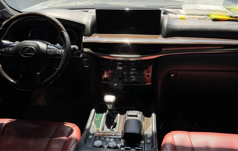 Lexus 570 LX S full opsion 7 Lexus 570 LX S full opsion 7