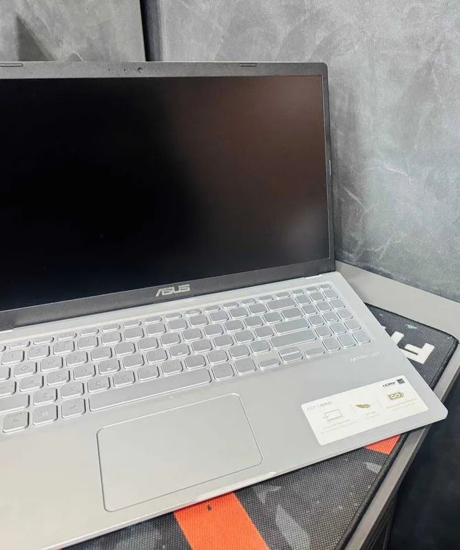 Срочно Продается ноутбук Asus intel CORE i7 в идеальном состоянии