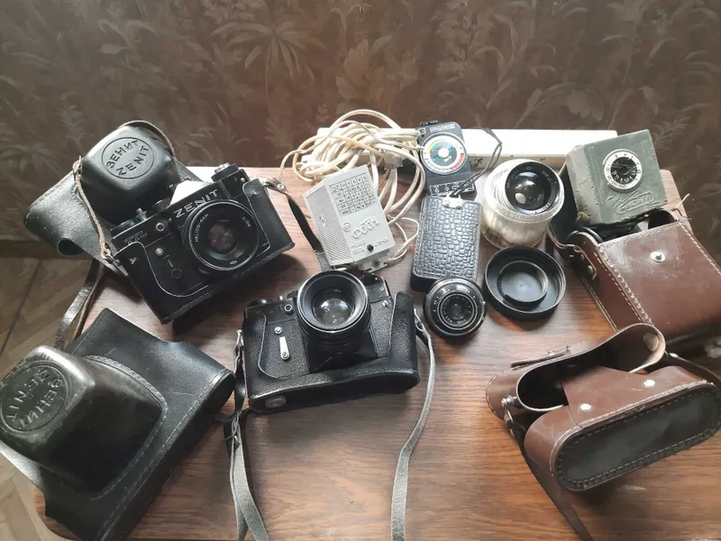 Продам фотоаппараты и объектив 1 Продам фотоаппараты и объектив 1