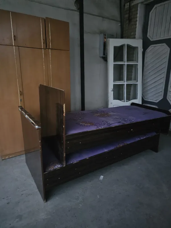 Шифонер 2та диван эшик 4та холати яхши сотилади