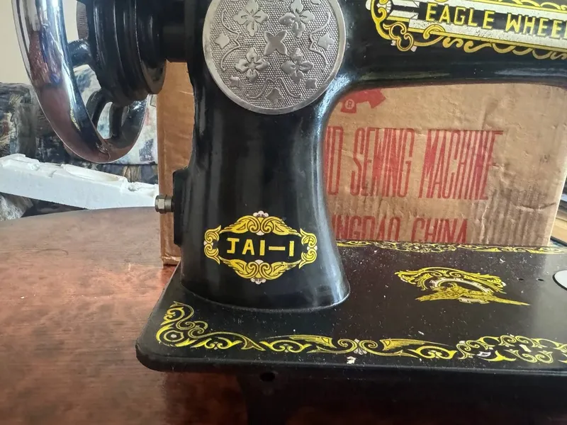 Tikuv mashinasi sotilad