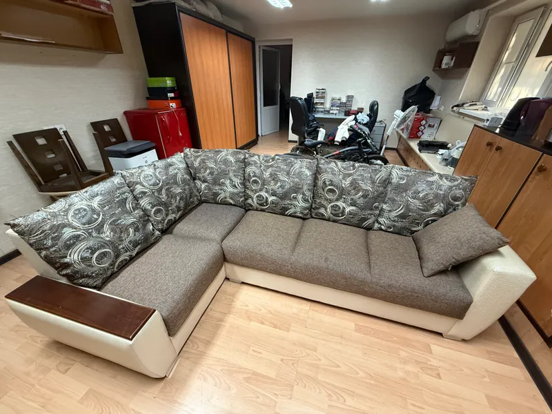 Deyarli yangi divan sotaman 1 Deyarli yangi divan sotaman 1
