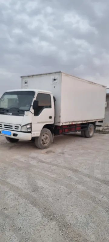 Isuzu gruzavoy furgon 1 Isuzu gruzavoy furgon 1