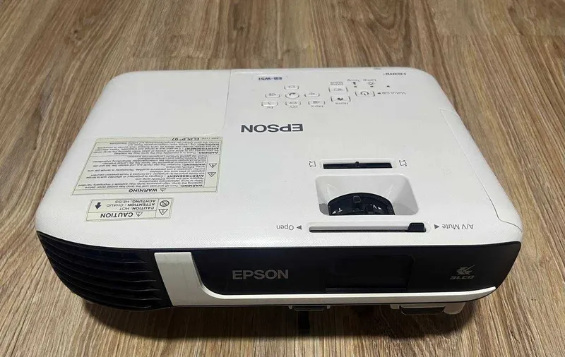 Проектор Epson EB-W51, Яркость (Световой поток): 4000 люмен, как новый — фото 1