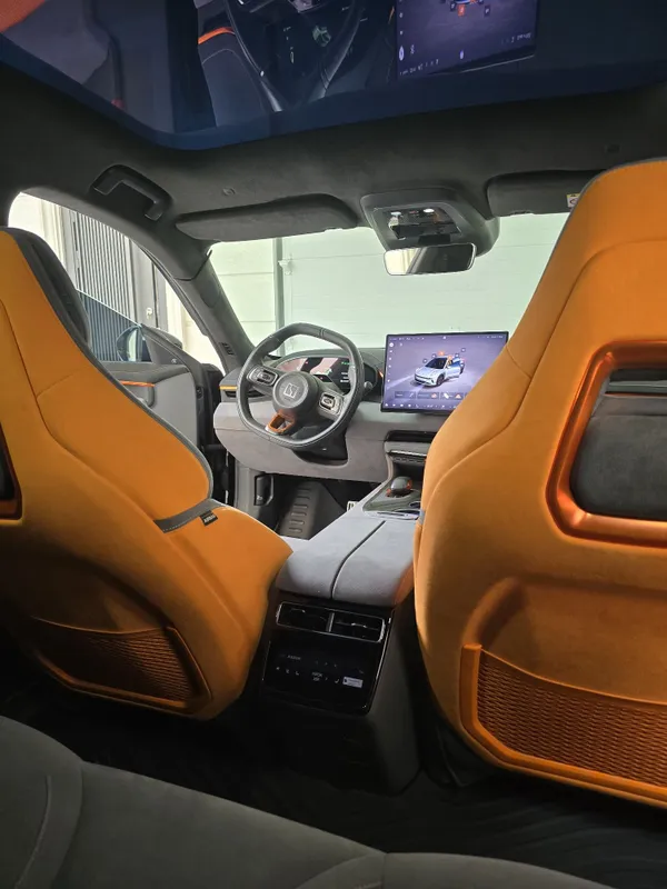 Zeekr 001 z sport 2024 alkantara salon 5