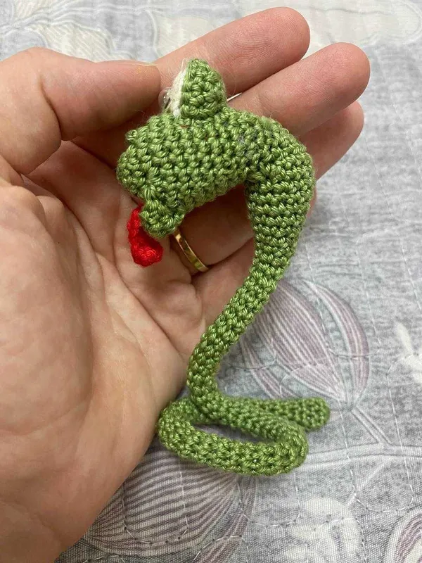 Вязаная игрушка Змейка — фото 1