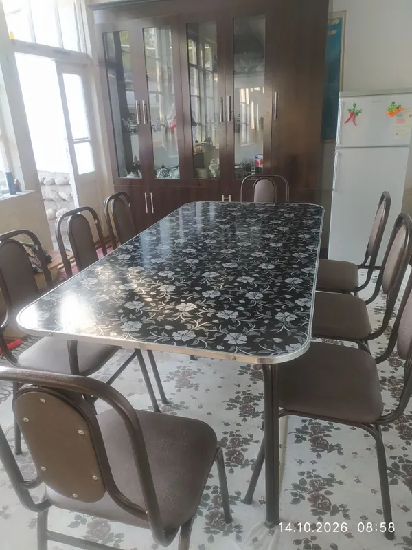 Продаётся стол и стулья, состояние новое, на 8 человек 3