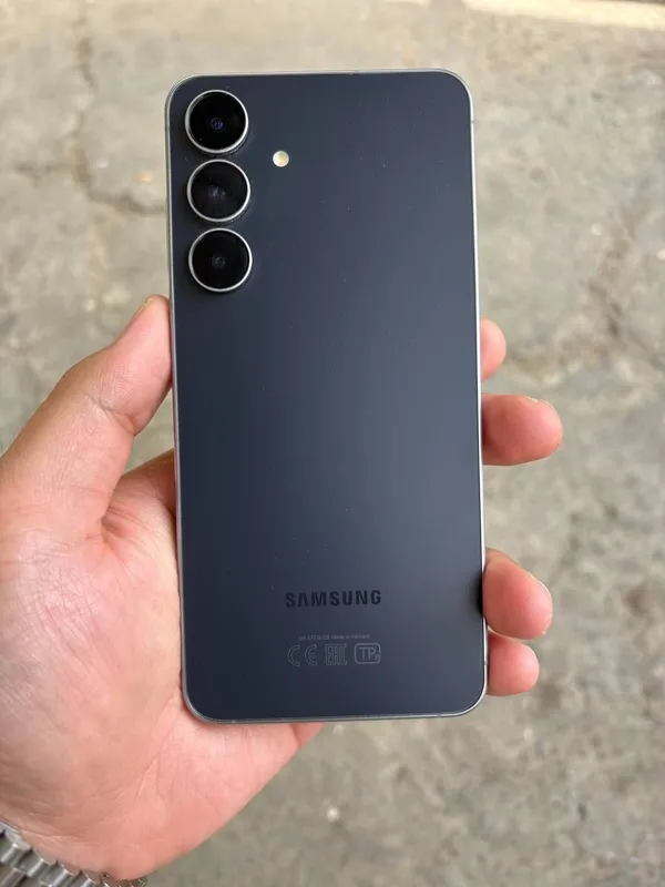 Samsung s25 fe(как новый)
