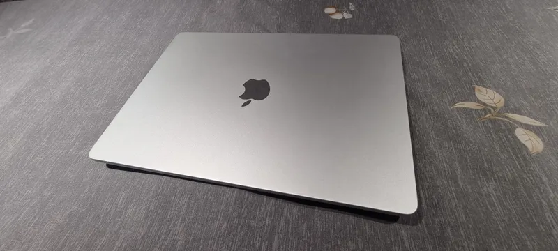 MacBook Air, ekran 15.3 Retina UHD, operativka 16GB, xotira 500GB SSD 1