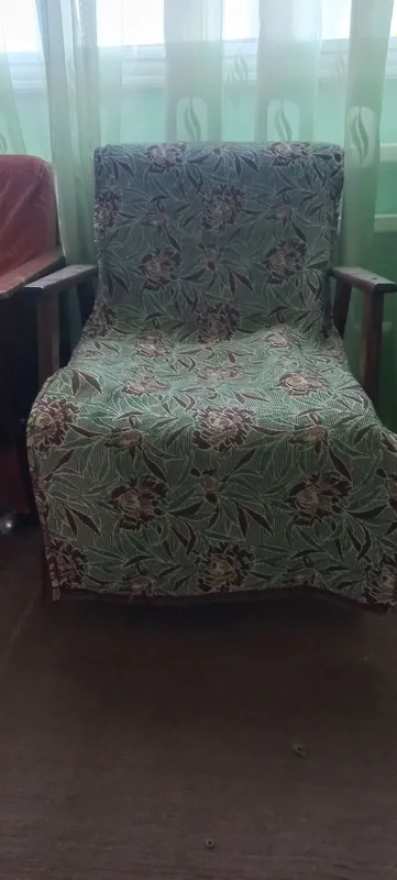 Продаются диван и 4 кресла