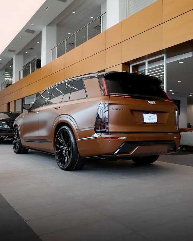 Cadillac Vistiq Platinum EV 2027 3 Cadillac Vistiq Platinum EV 2027 3