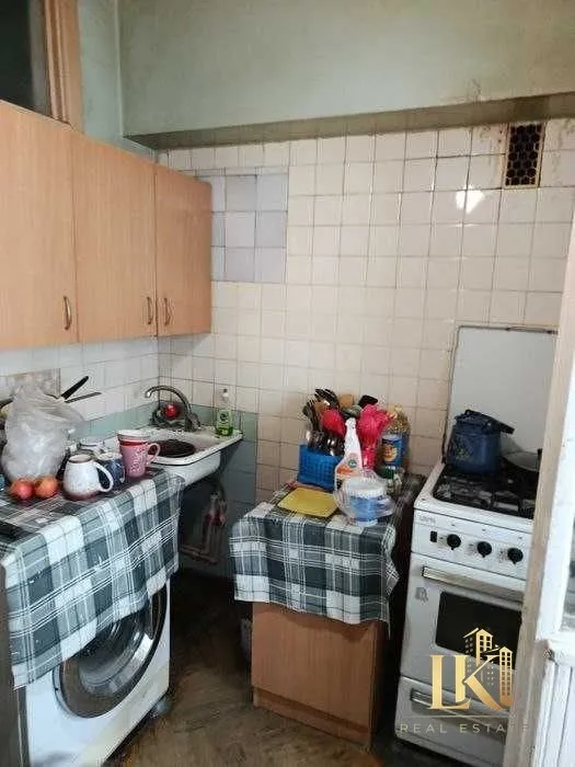 Продаётся просторная 4-комнатная квартира с двумя балконами, без ремонта, рядом с метро Минор 9