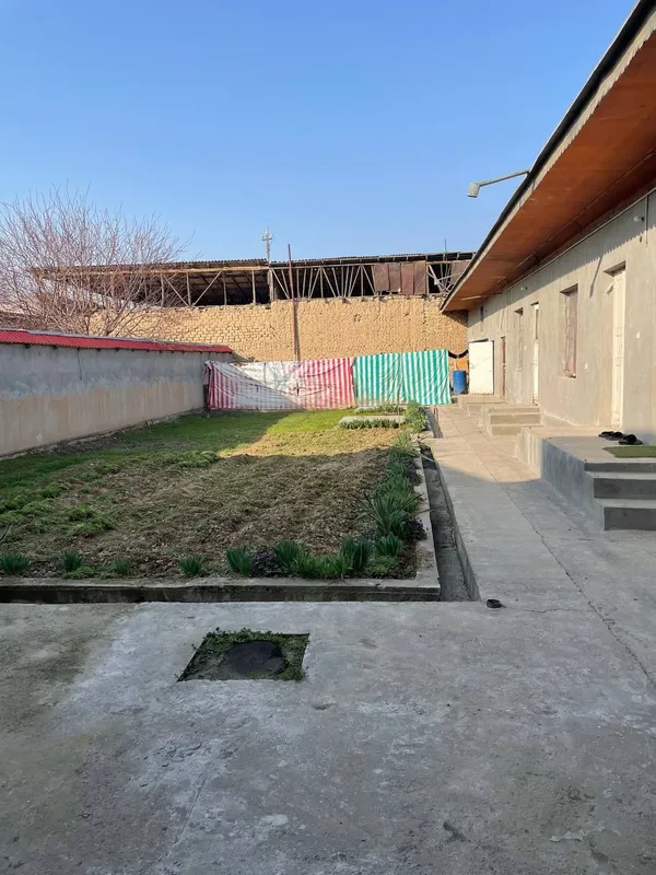 Uchastka sotiladi uy srochniy narxlada arzon — фото 2