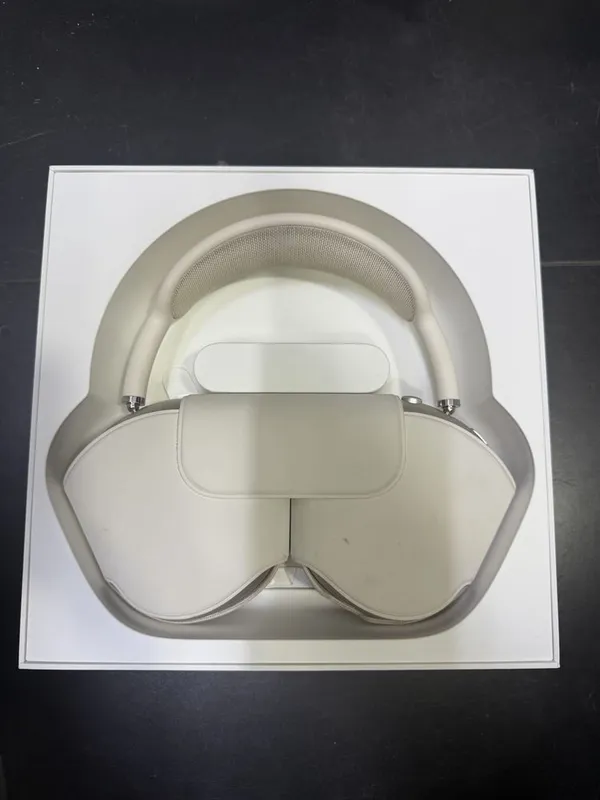 AirPods Max With Smart case 5 AirPods Max With Smart case 5