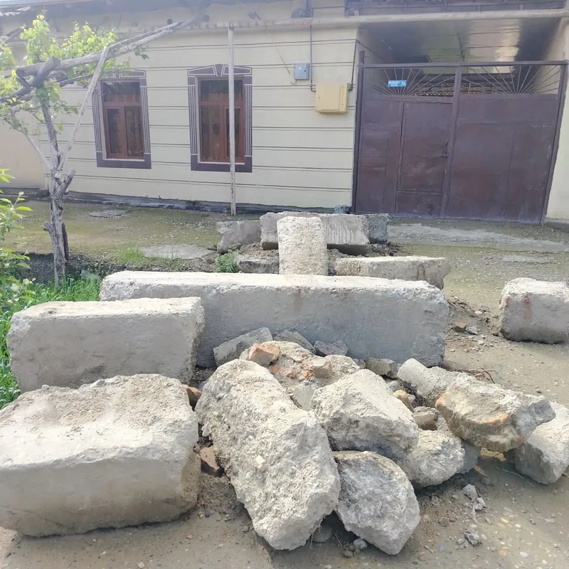 Beton toshlar bepul