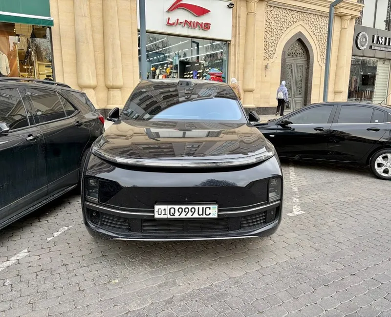 Lixiang L9, состояние идеальное, от владельца, гибрид 1 Lixiang L9, состояние идеальное, от владельца, гибрид 1