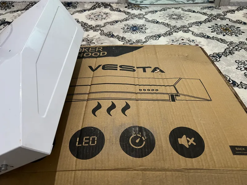 Комплект: газовая плита Vesta и вытяжка 8
