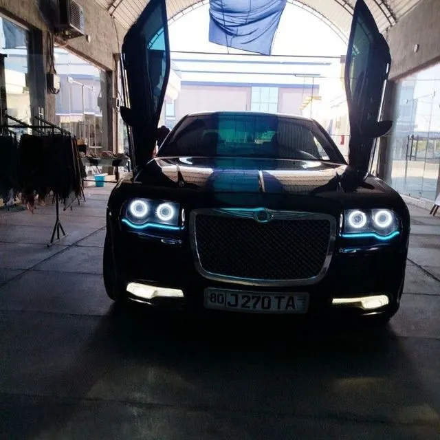 Крайслер-300. Американская авто люкс.