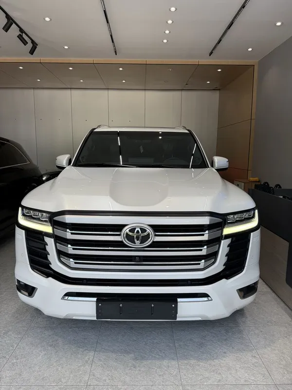 Toyota Land Cruiser 300