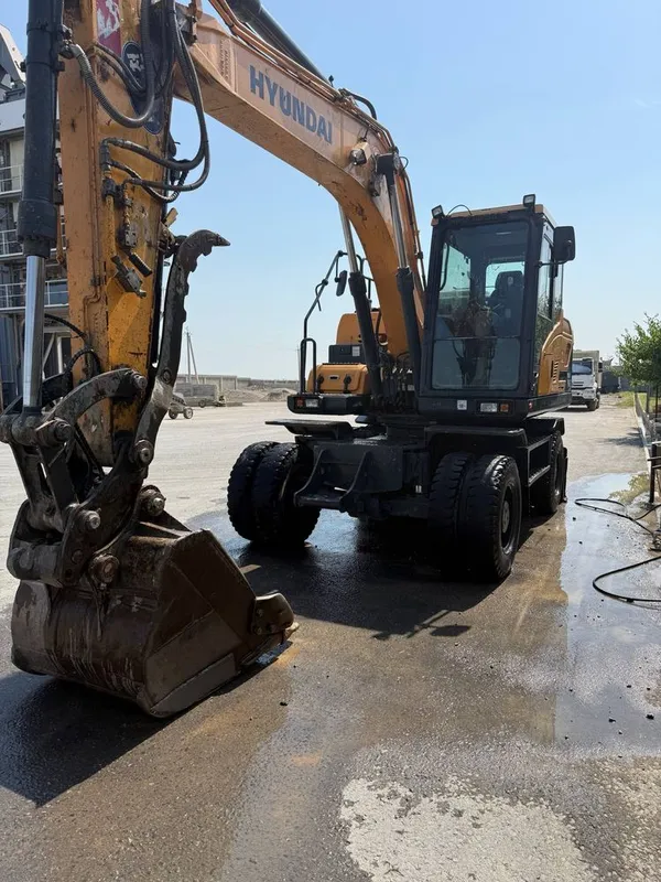 колесный экскаватор Hyundai HW145 5