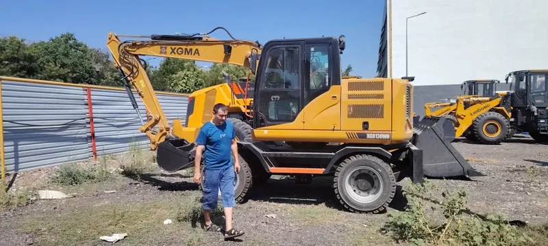 Колёсный экскаватор 130 XGMA 1
