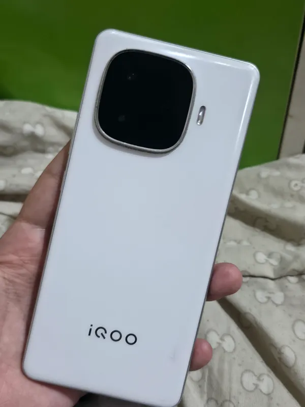 VIBO IQOO Z9 TURBO 1
