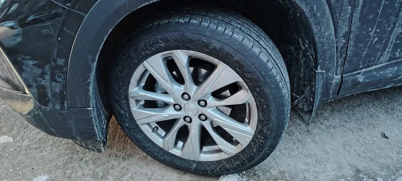 215/55 R17 yangi moshinada turibdi kelib korib olasiz